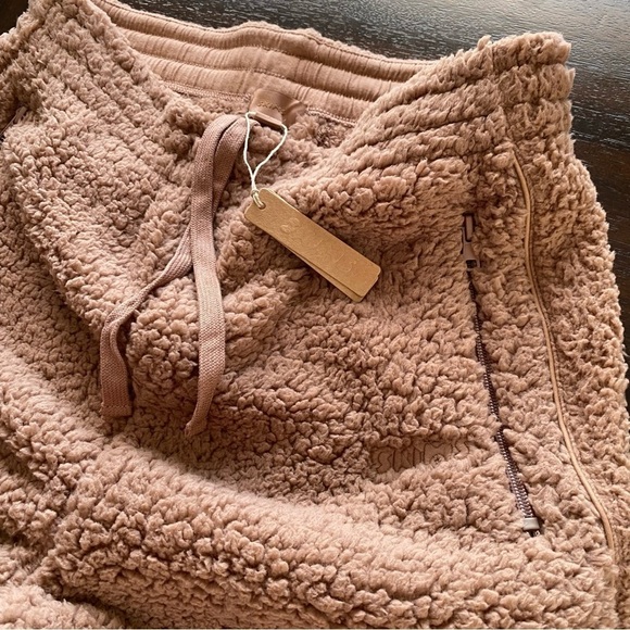 NWT SKIMS Teddy Pants Sherpa Jogger Tigers Eye Small - Picture 8 of 14